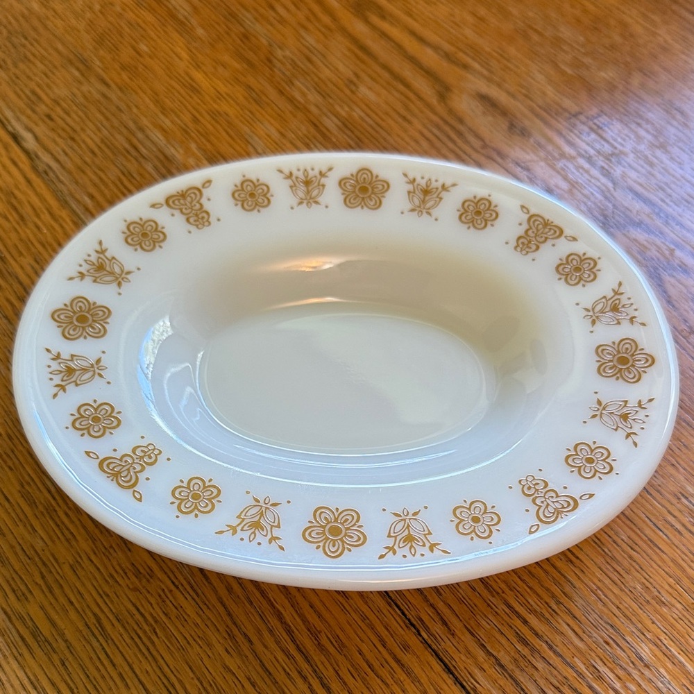 1970’s Pyrex Butterfly Gold Gravy Boat and Under plate - Picture 2 of 8